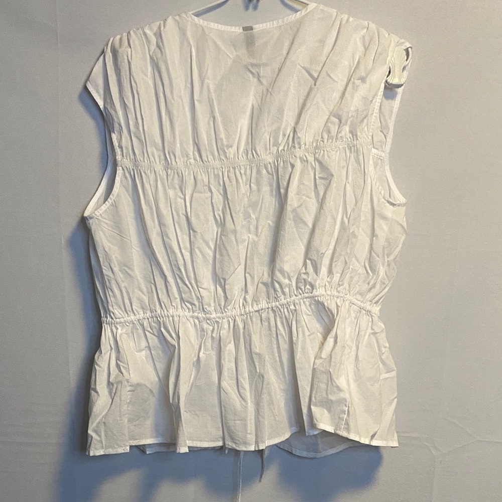 Divided White Sleeveless Top with Tie Detail - Picture 6 of 7